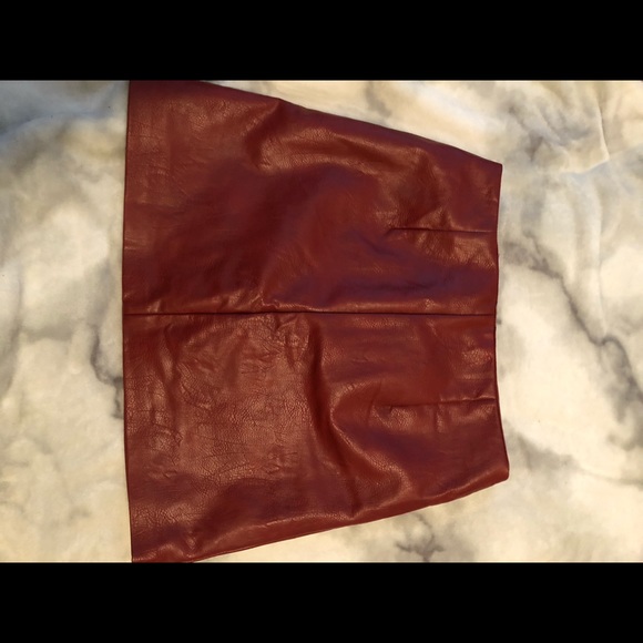 Red leather skirt - Picture 2 of 3